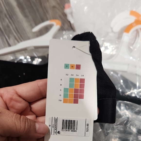 Lively Black Bralette - Picture 4 of 7